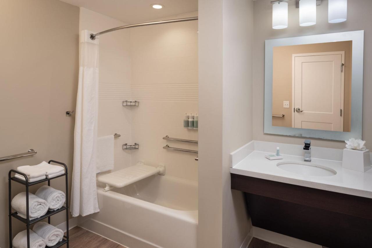 Towneplace Suites Miami Kendall West Kendale Lakes Exterior photo